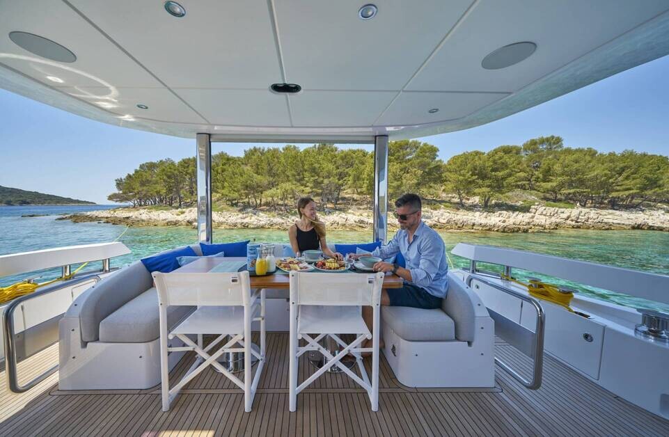 Azimut 78, Viva