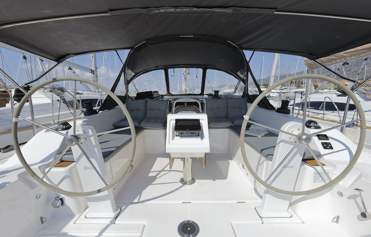 Bavaria C42, Srna
