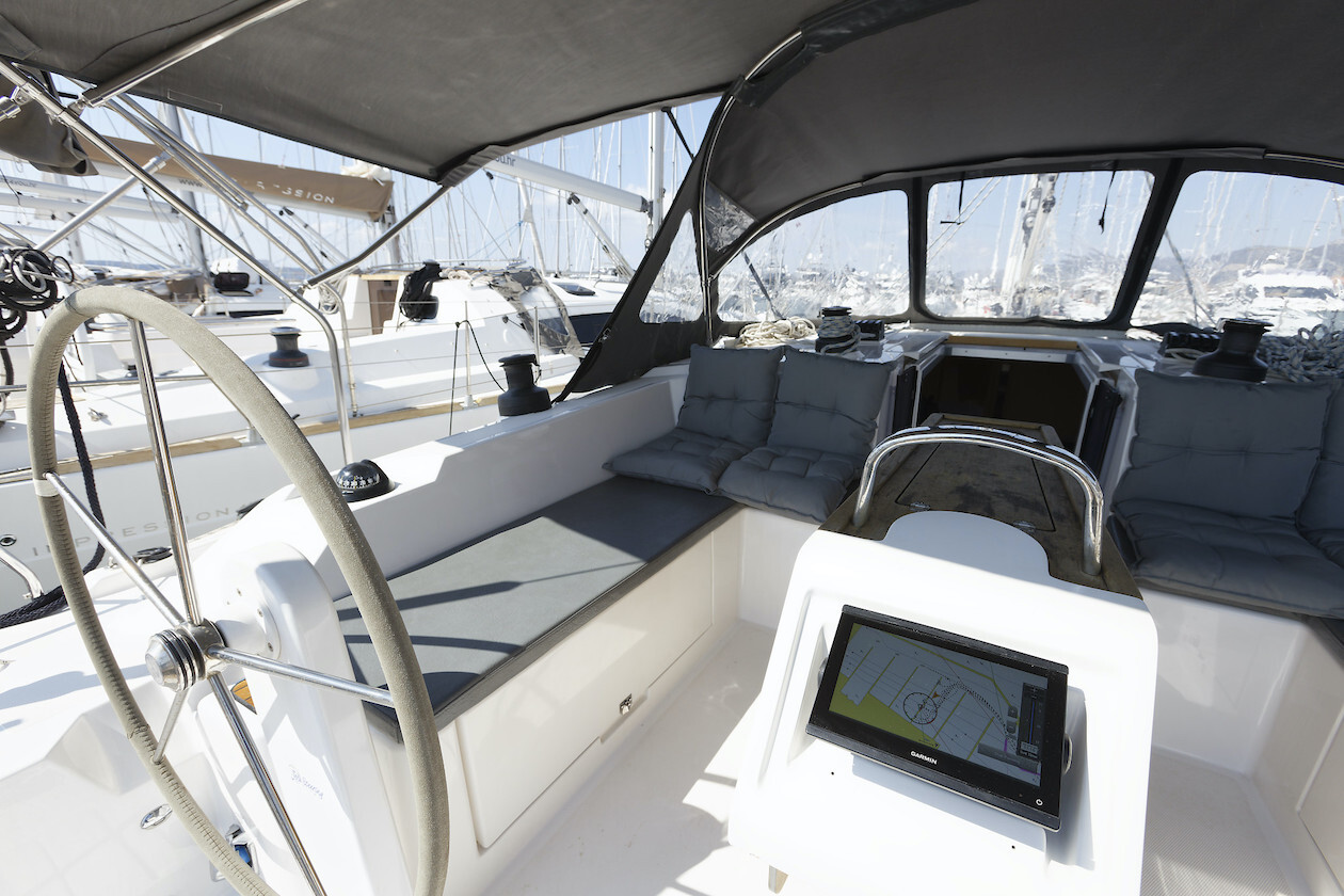 Bavaria C42, Srna
