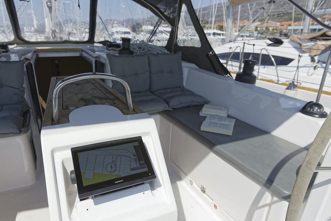 Bavaria C42, Srna
