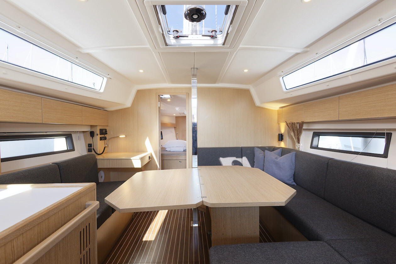Bavaria C42, Srna