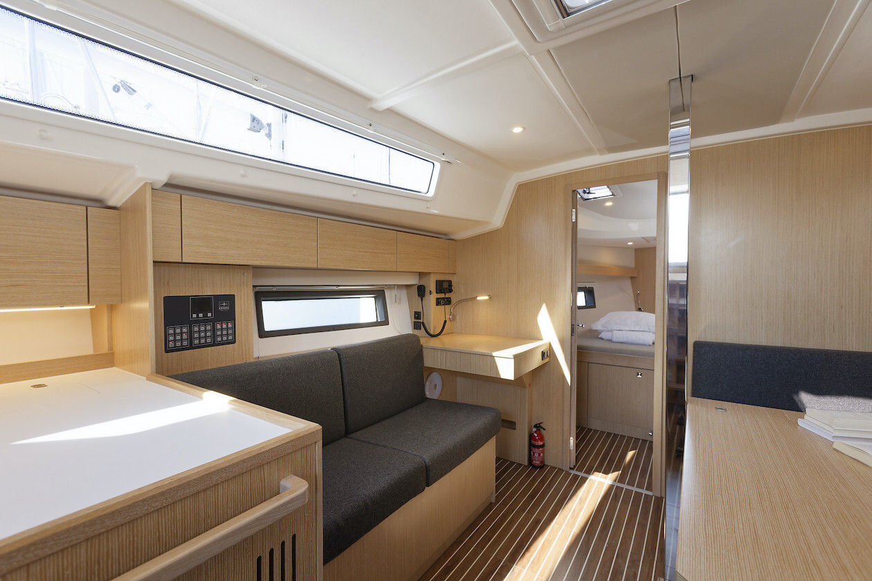 Bavaria C42, Srna