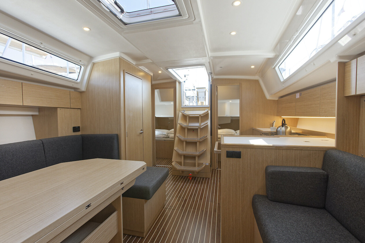 Bavaria C42, Srna