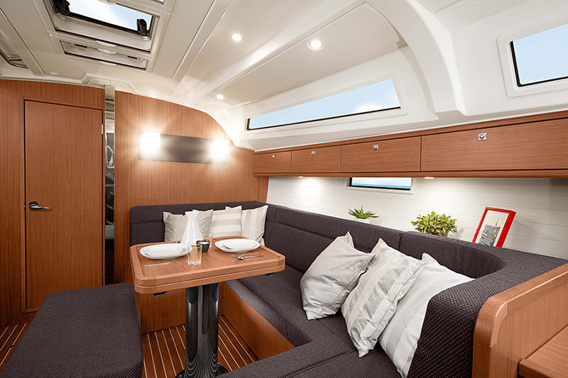 Bavaria Cruiser 41, Maestral