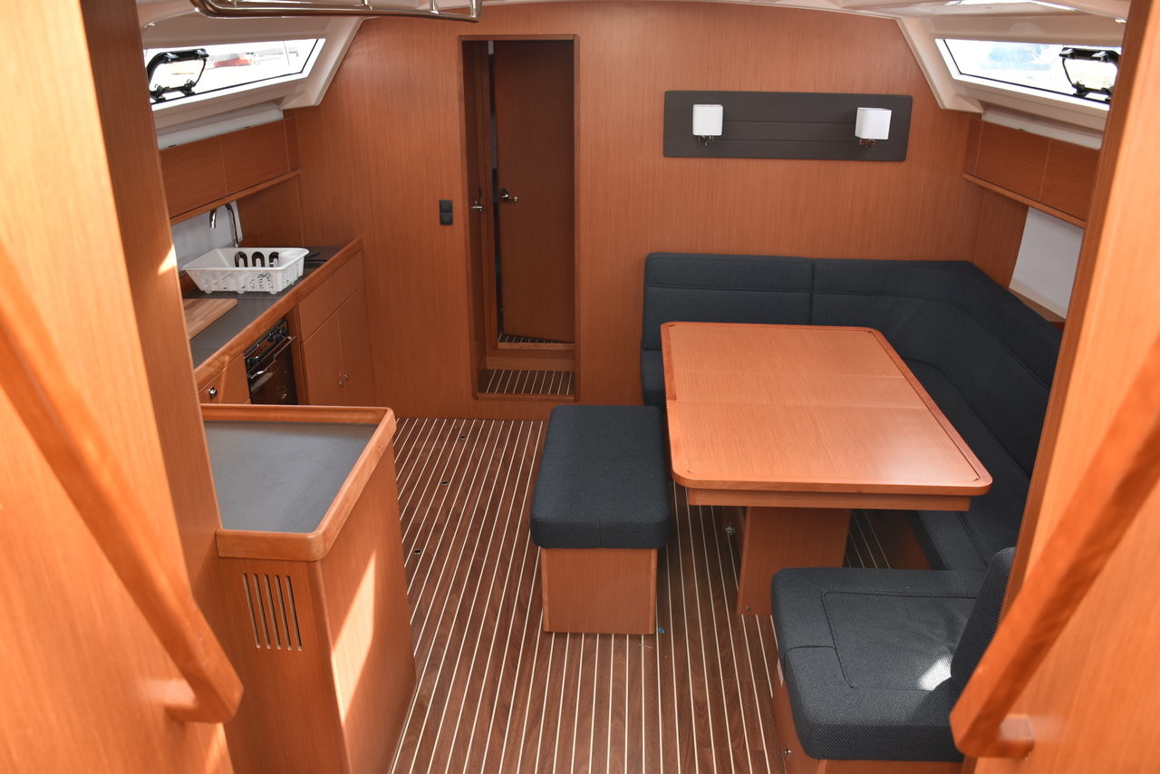 Bavaria Cruiser 46, Malbec