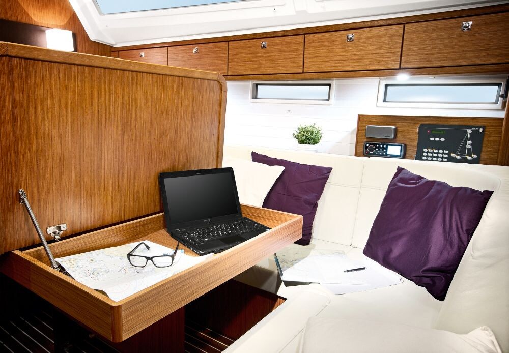 Bavaria Cruiser 46, Skrivena