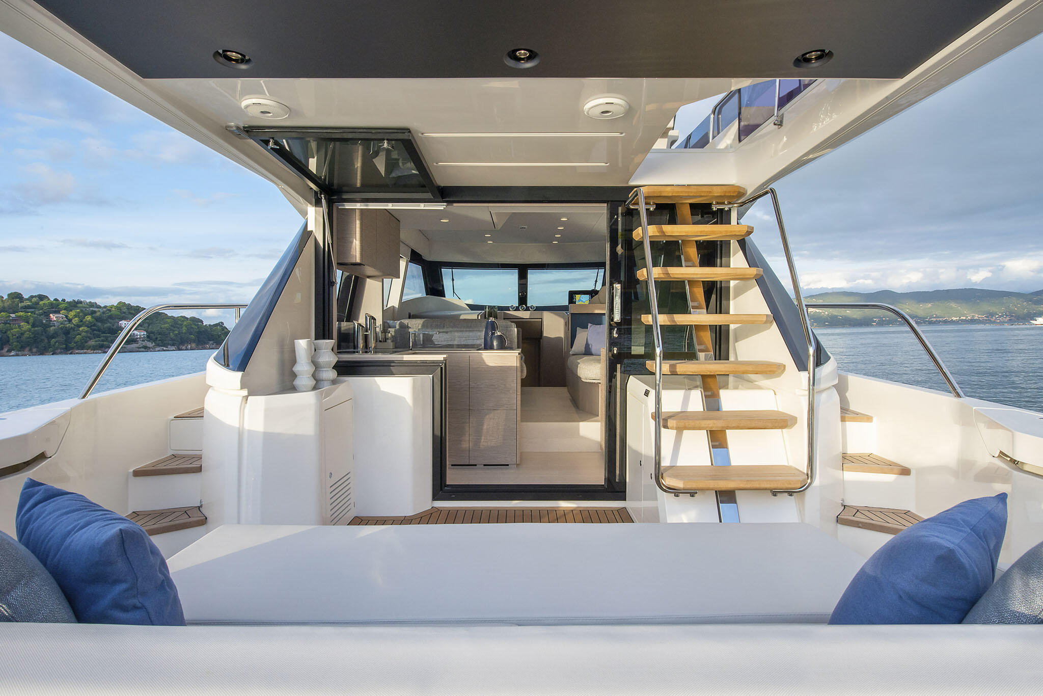 Ferretti Yachts 500, Anna