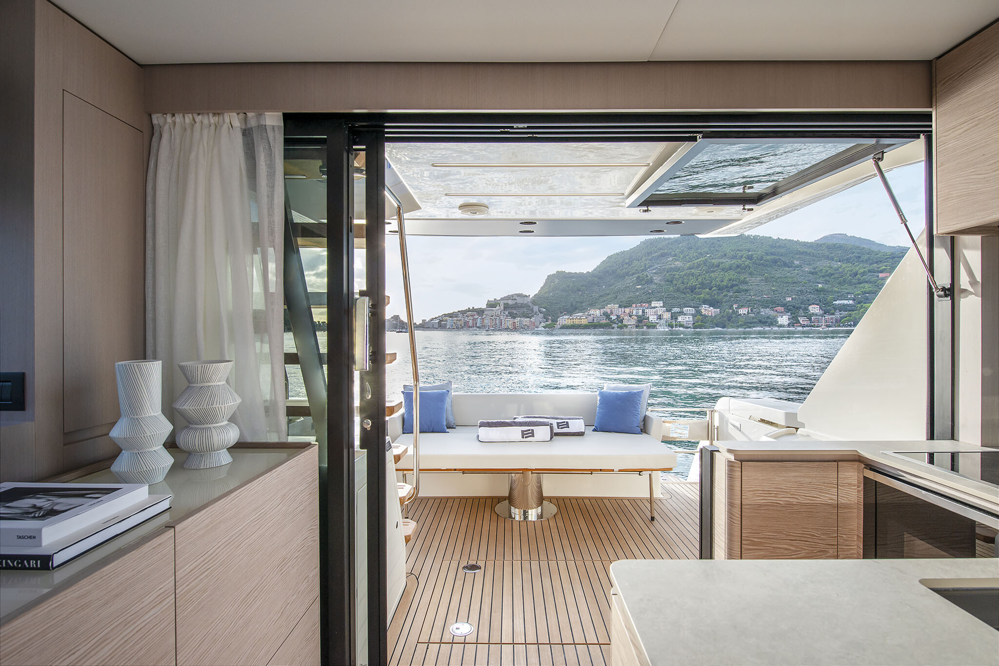 Ferretti Yachts 500, Anna