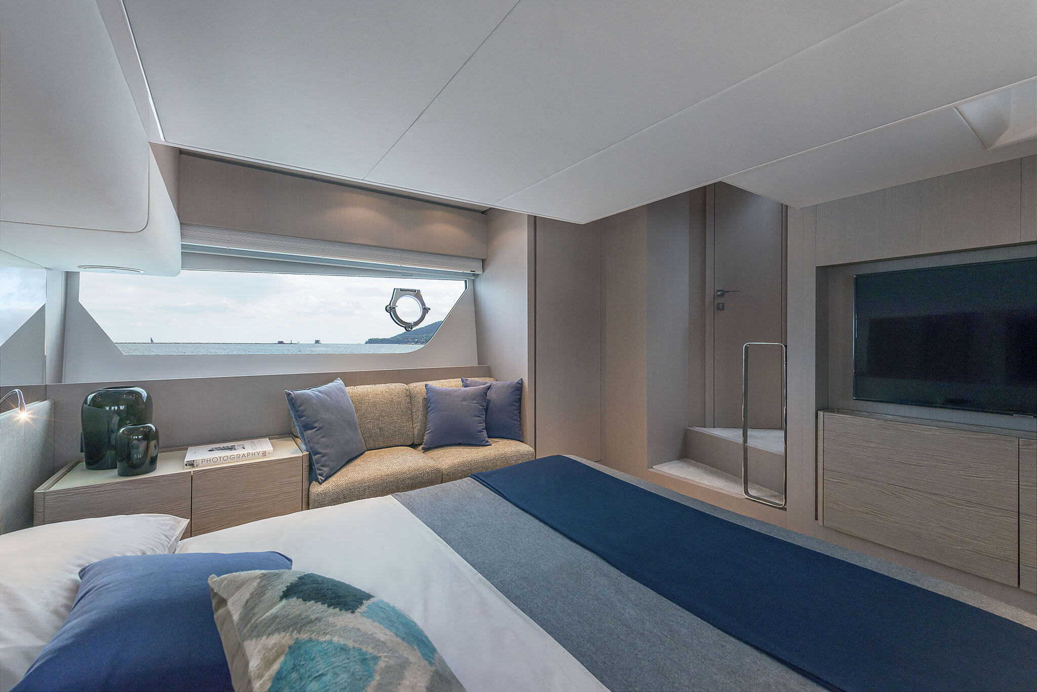 Ferretti Yachts 500, Anna