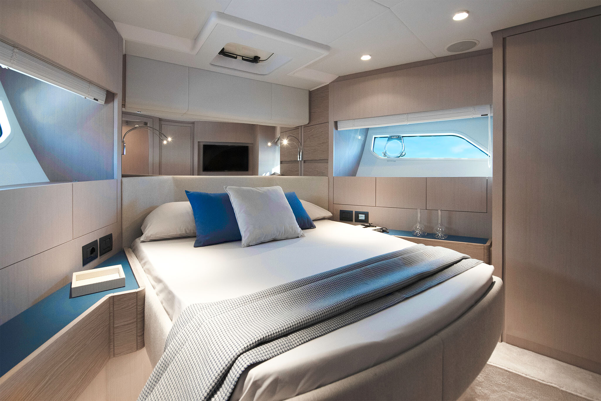 Ferretti Yachts 500, Anna