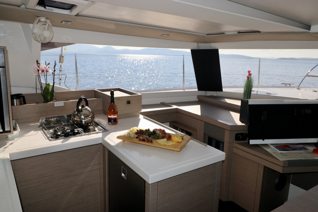 Fountaine Pajot Astrea 42, Mouse