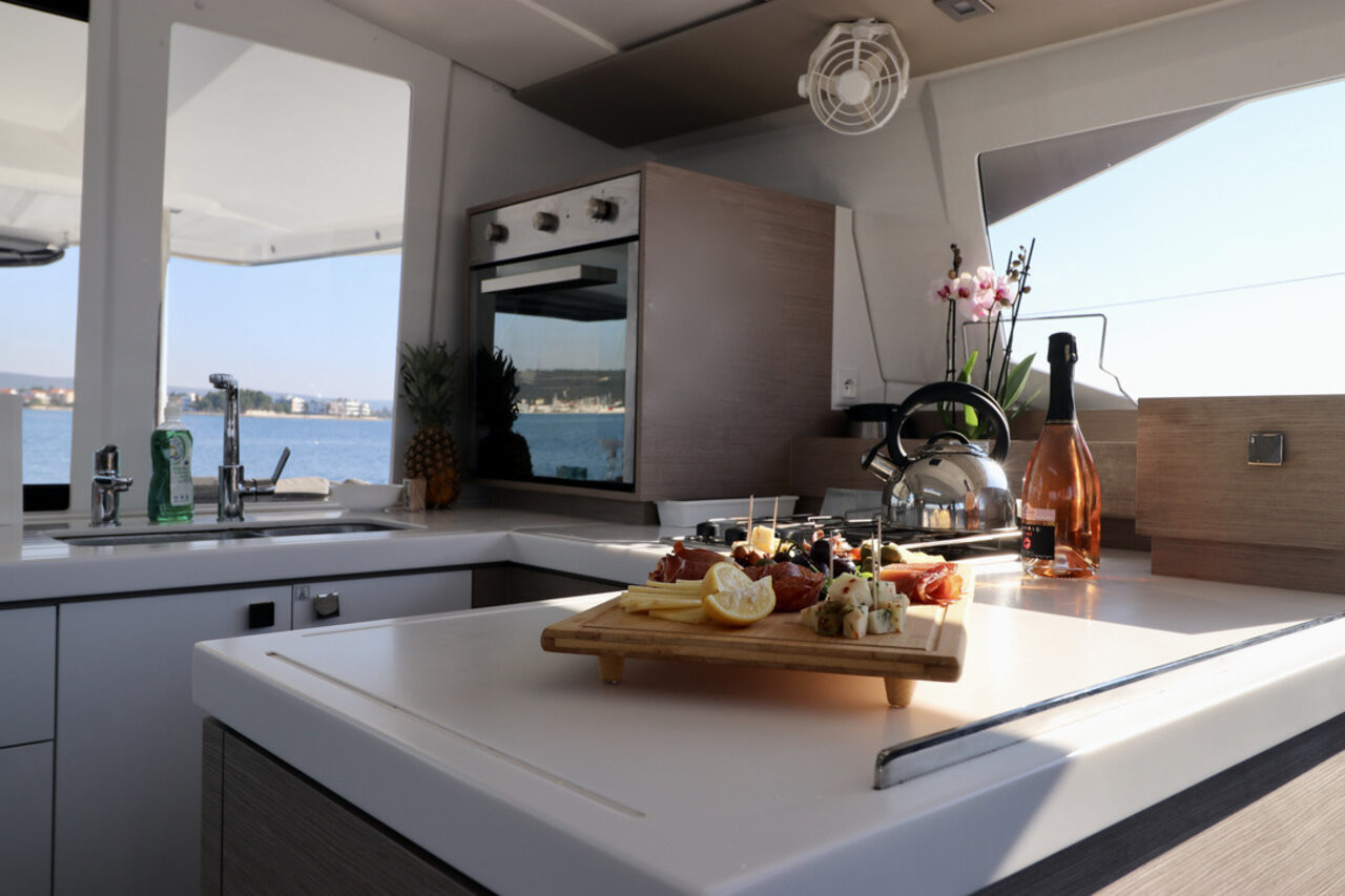 Fountaine Pajot Astrea 42, Mouse