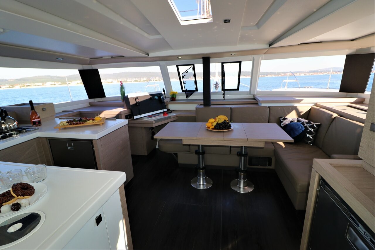 Fountaine Pajot Astrea 42, Mouse