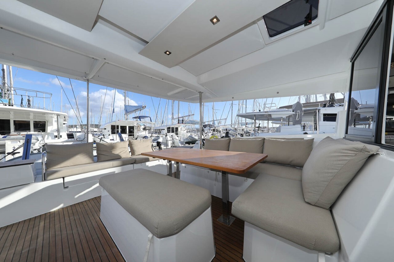 Fountaine Pajot Astrea 42, Ocean Runner