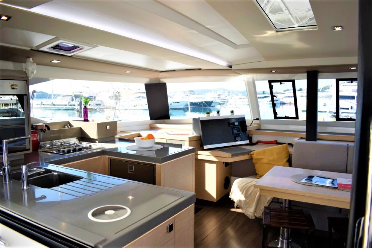 Fountaine Pajot Astrea 42, Ocean Runner