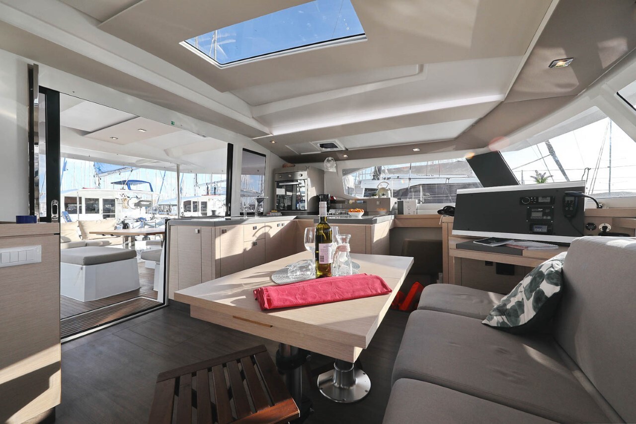 Fountaine Pajot Astrea 42, Ocean Runner