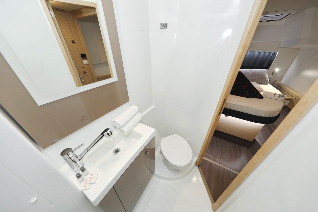 Fountaine Pajot Astrea 42, Ocean Runner