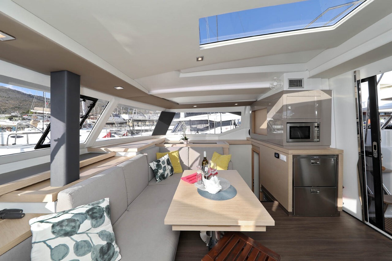 Fountaine Pajot Astrea 42, Ocean Runner