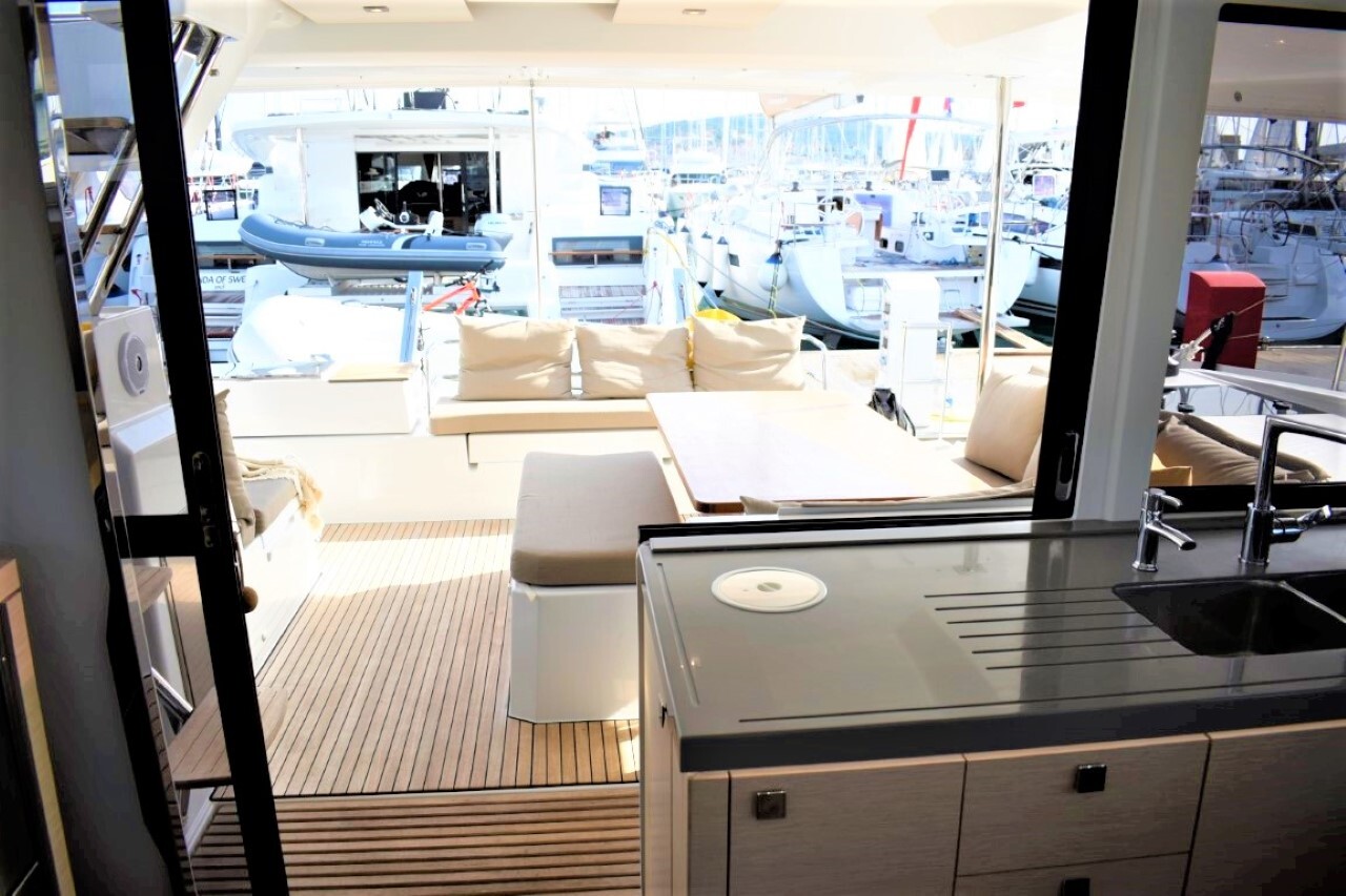 Fountaine Pajot Astrea 42, Ocean Runner