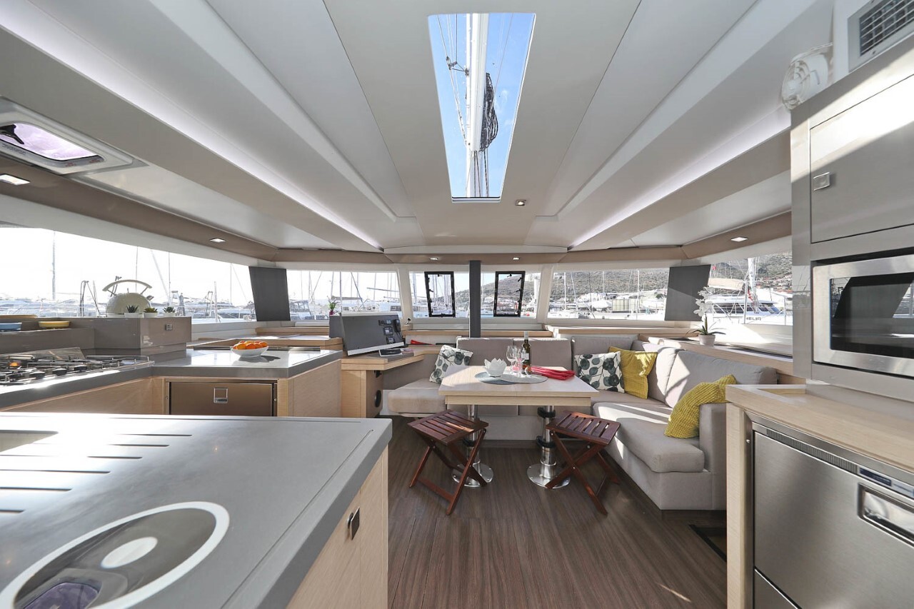 Fountaine Pajot Astrea 42, Ocean Runner