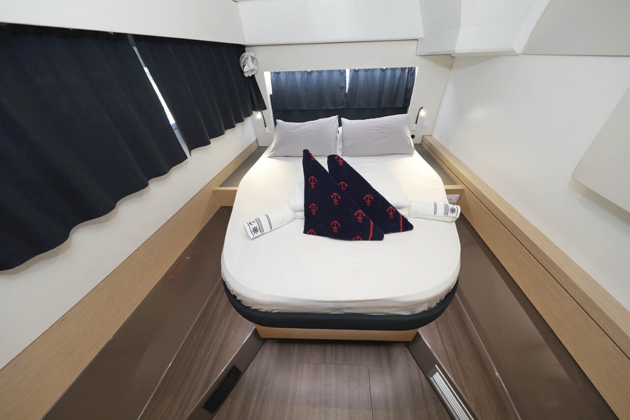 Fountaine Pajot Astrea 42, Ocean Runner