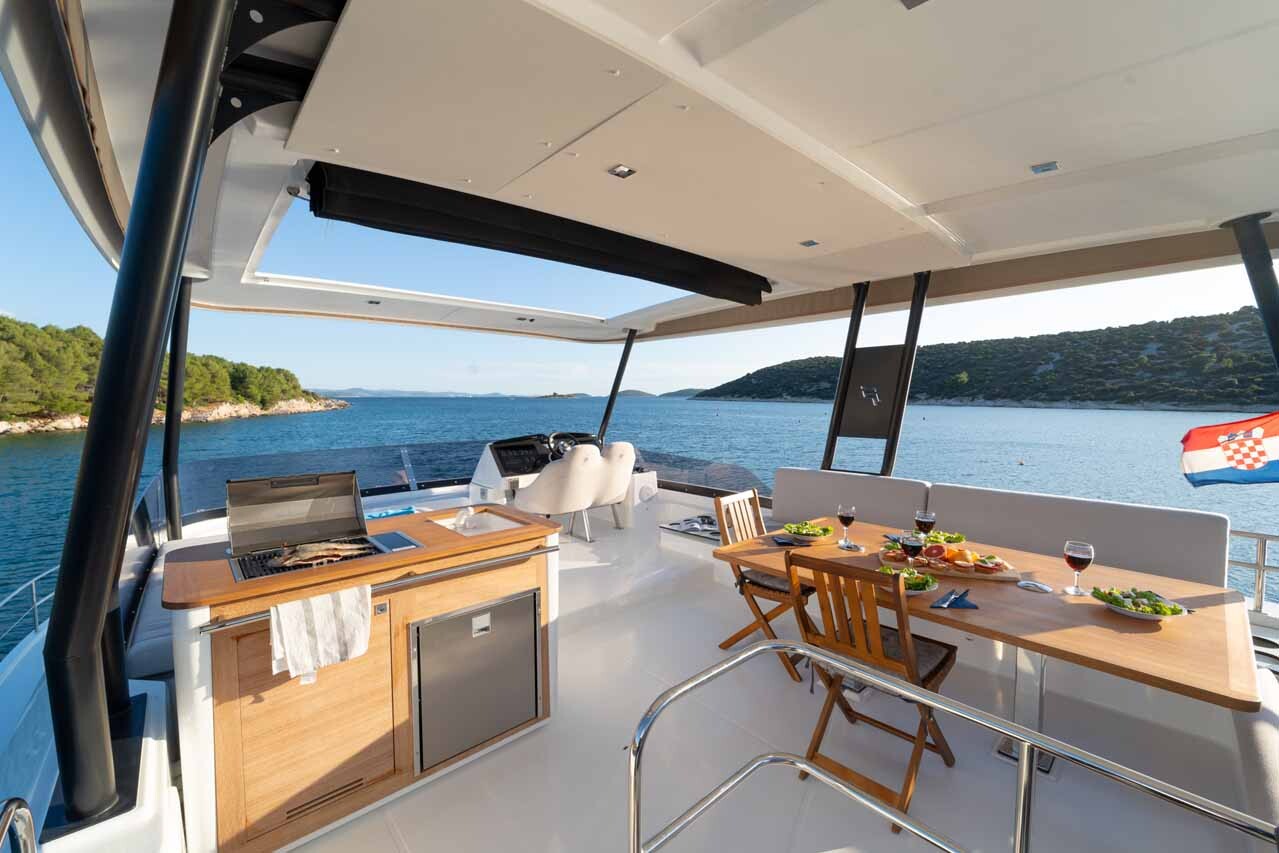 Fountaine Pajot MY6, Family 2.0