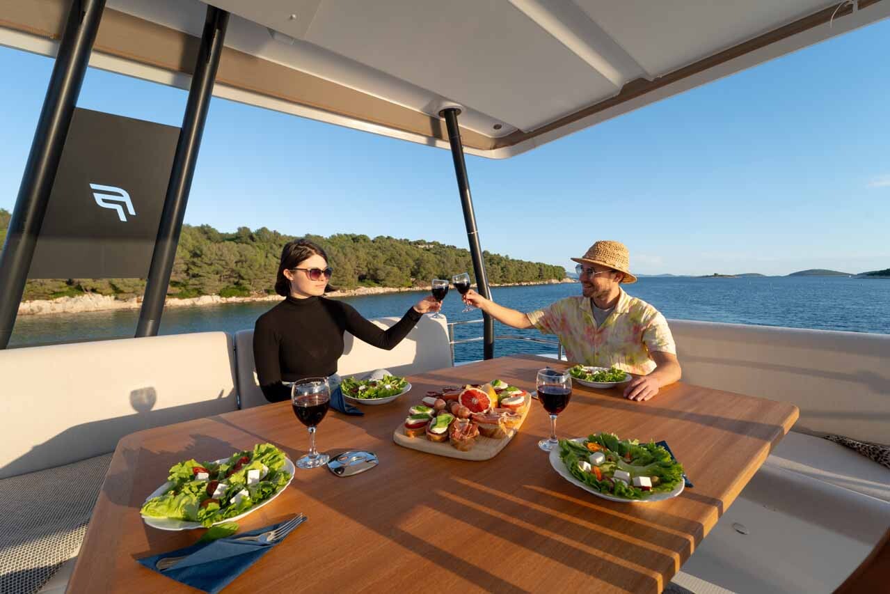 Fountaine Pajot MY6, Family 2.0