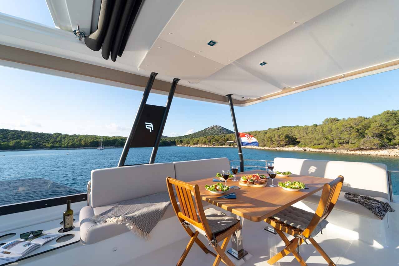Fountaine Pajot MY6, Family 2.0