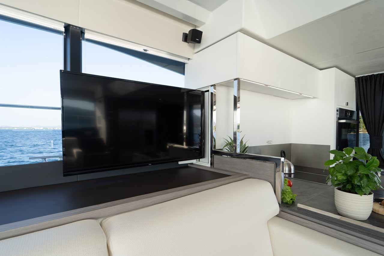Fountaine Pajot MY6, Family 2.0