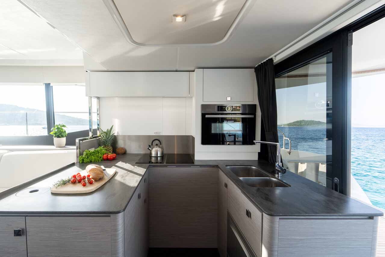 Fountaine Pajot MY6, Family 2.0