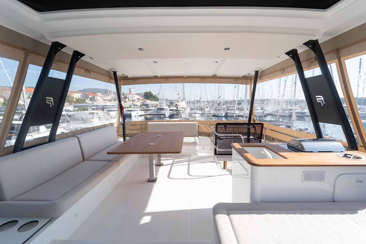 Fountaine Pajot MY6, Family 2.0