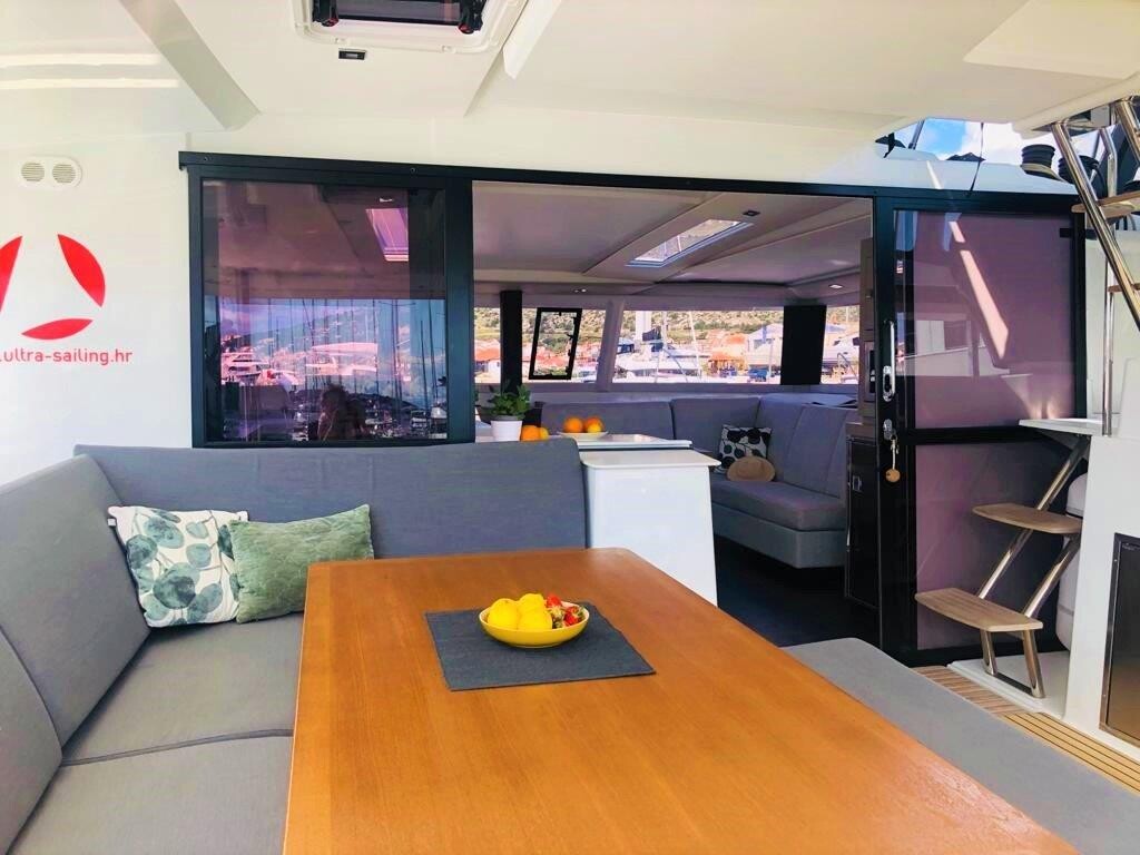 Fountaine Pajot Saona 47 Quintet, Desafinado
