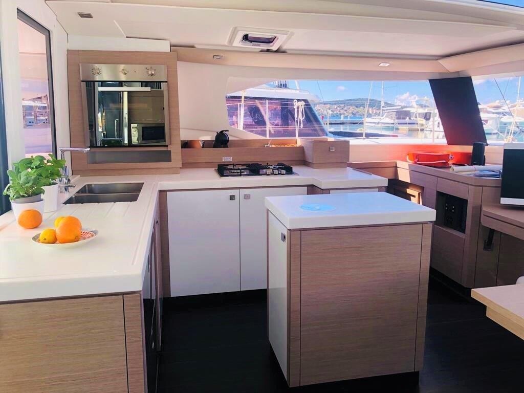 Fountaine Pajot Saona 47 Quintet, Desafinado