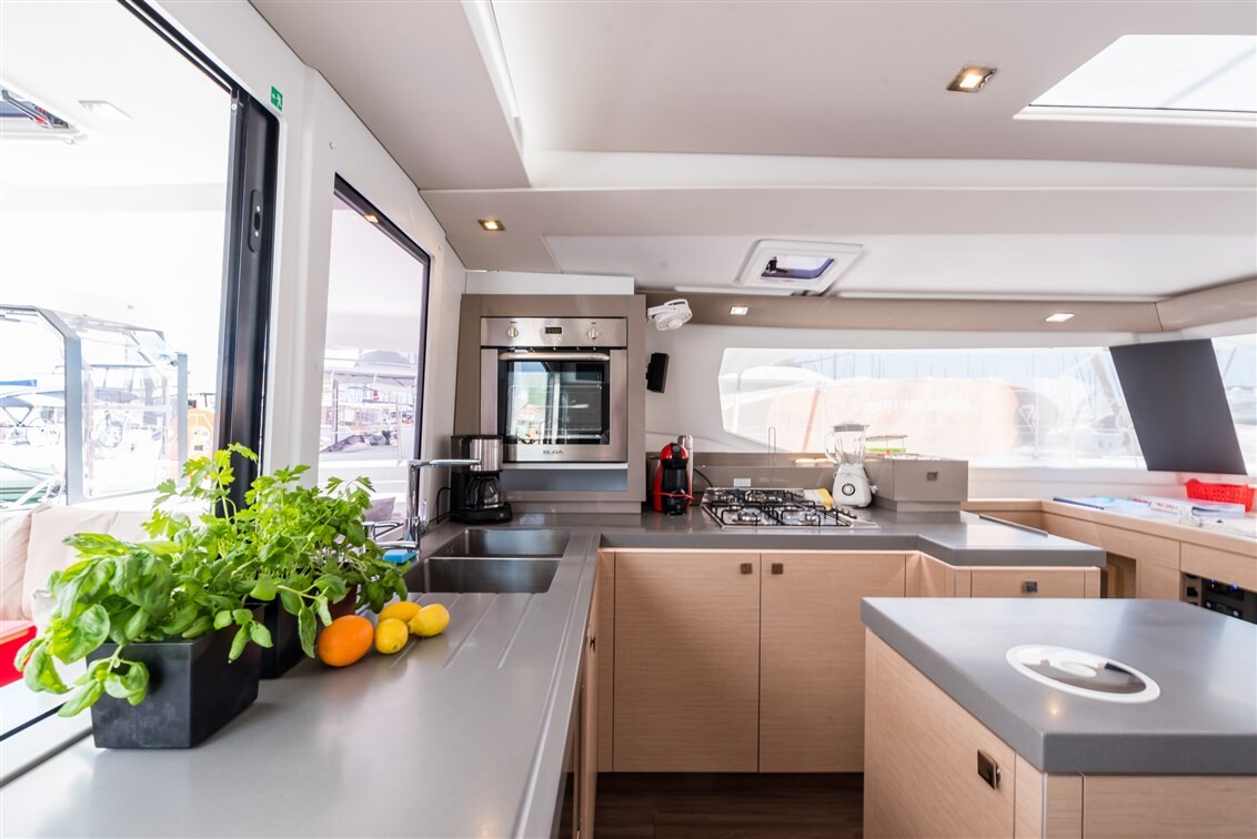 Fountaine Pajot Saona 47 Quintet, Sunny Wave