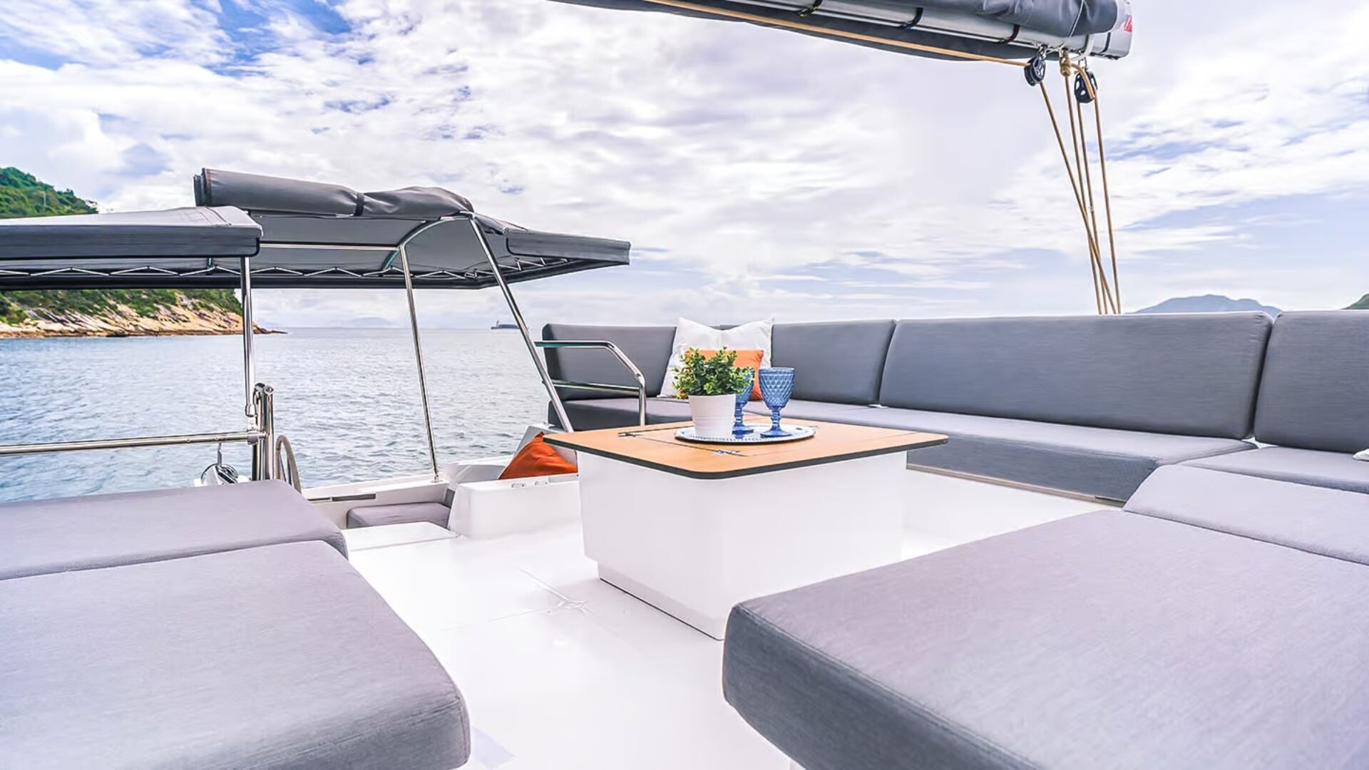 Fountaine Pajot Tanna 47, Blue Angel