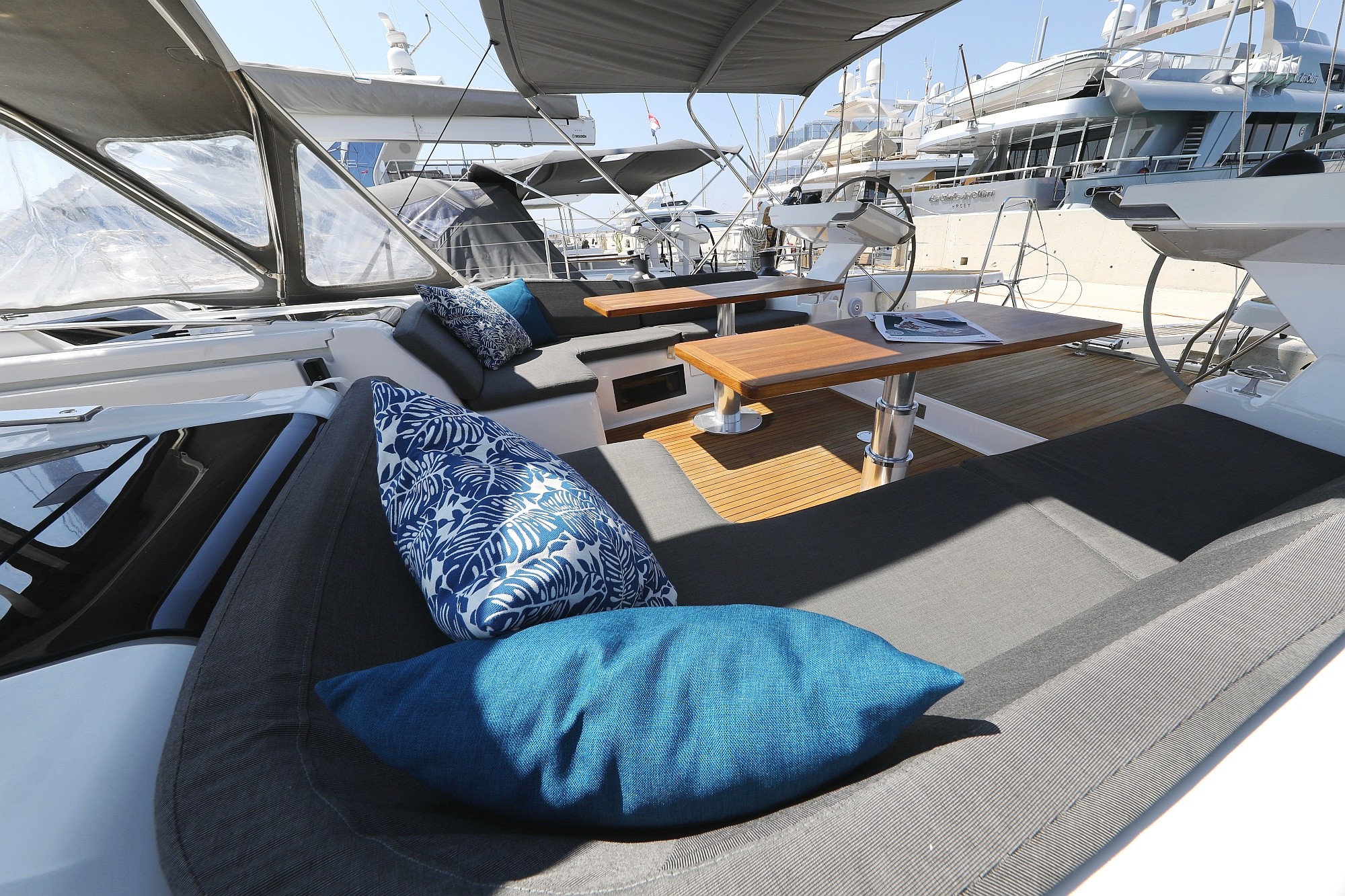 Hanse 588, Superstar