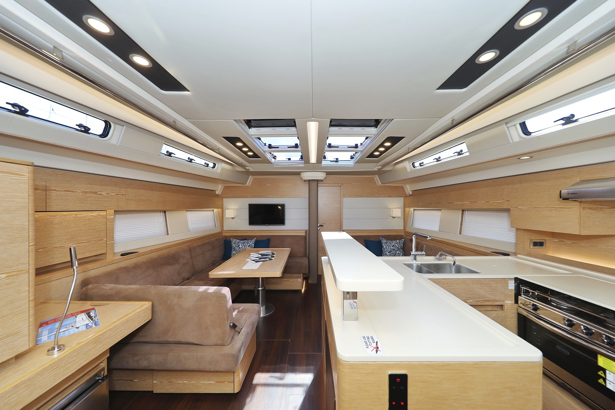 Hanse 588, Superstar
