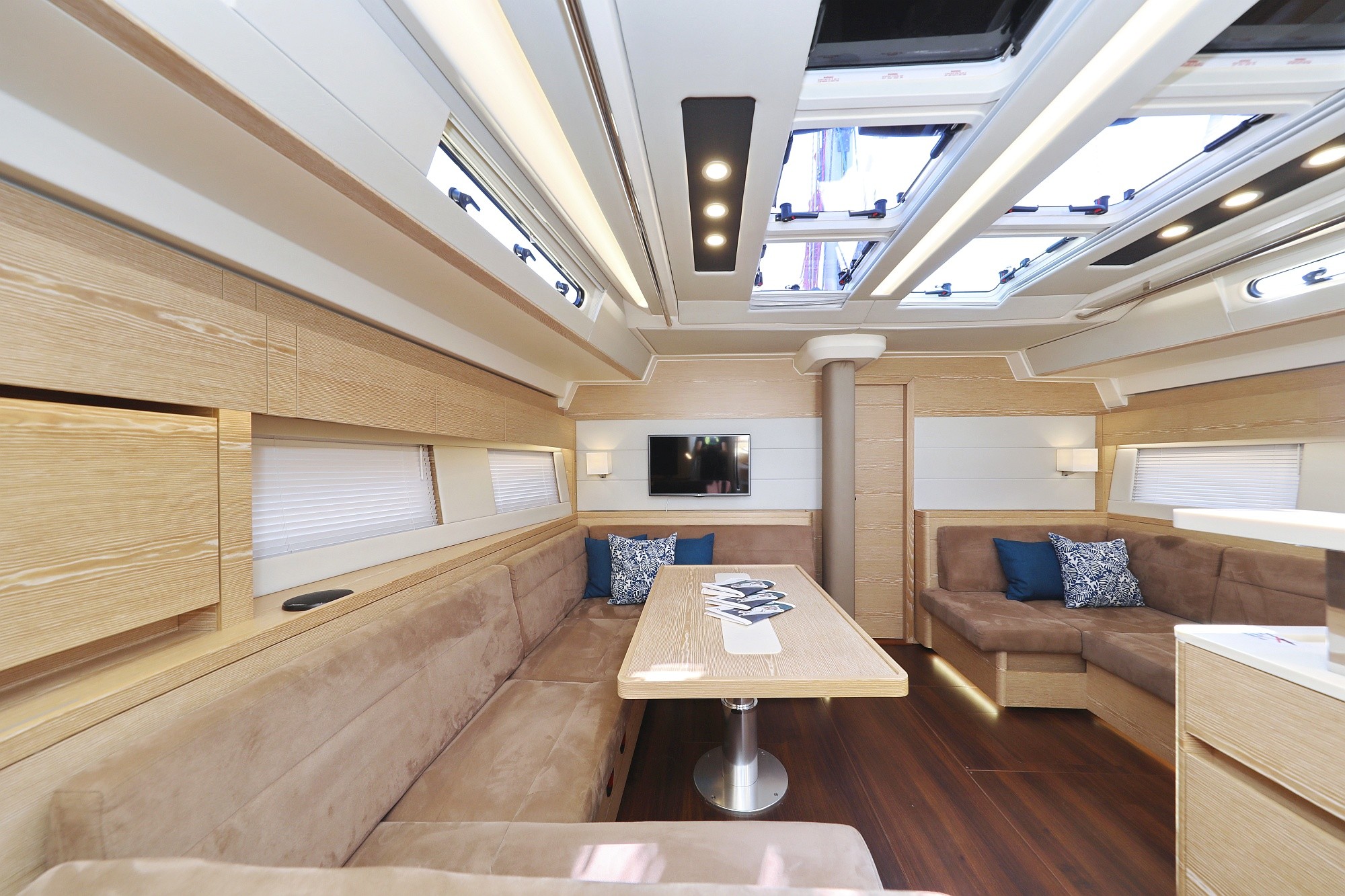 Hanse 588, Superstar
