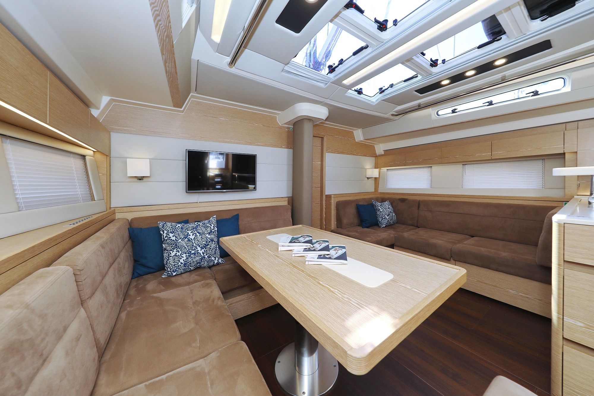 Hanse 588, Superstar