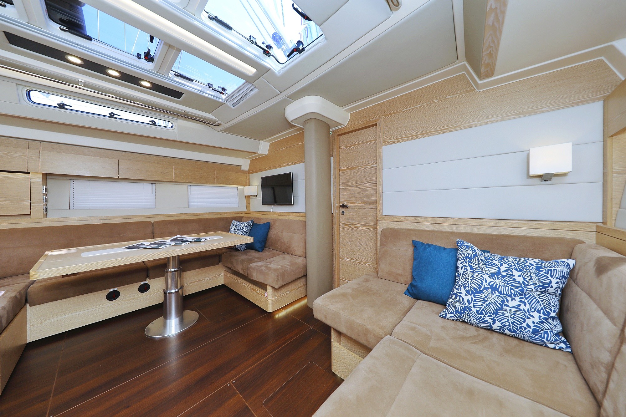 Hanse 588, Superstar