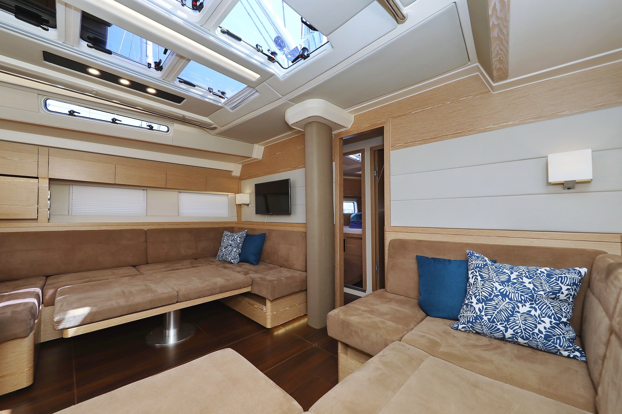 Hanse 588, Superstar