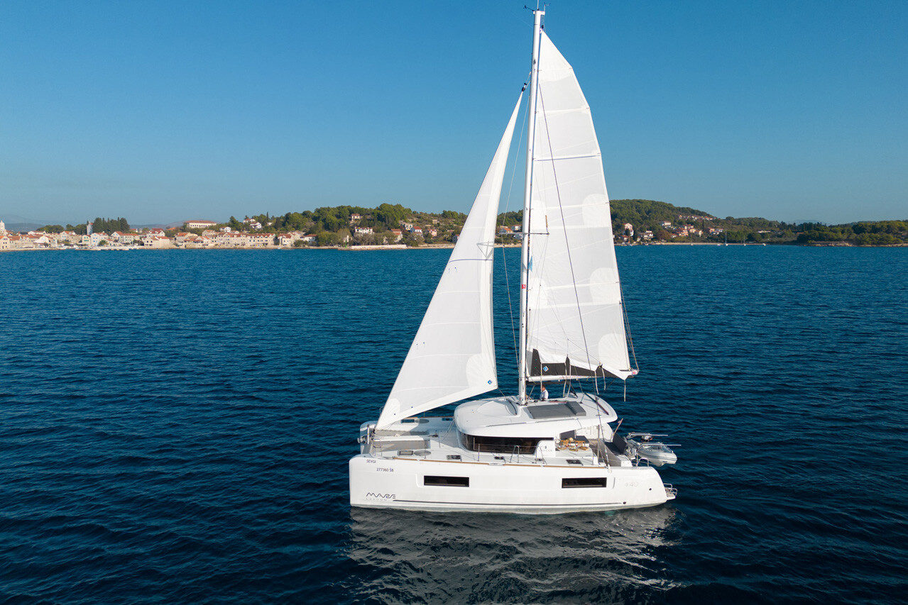Lagoon 40, Sevgi