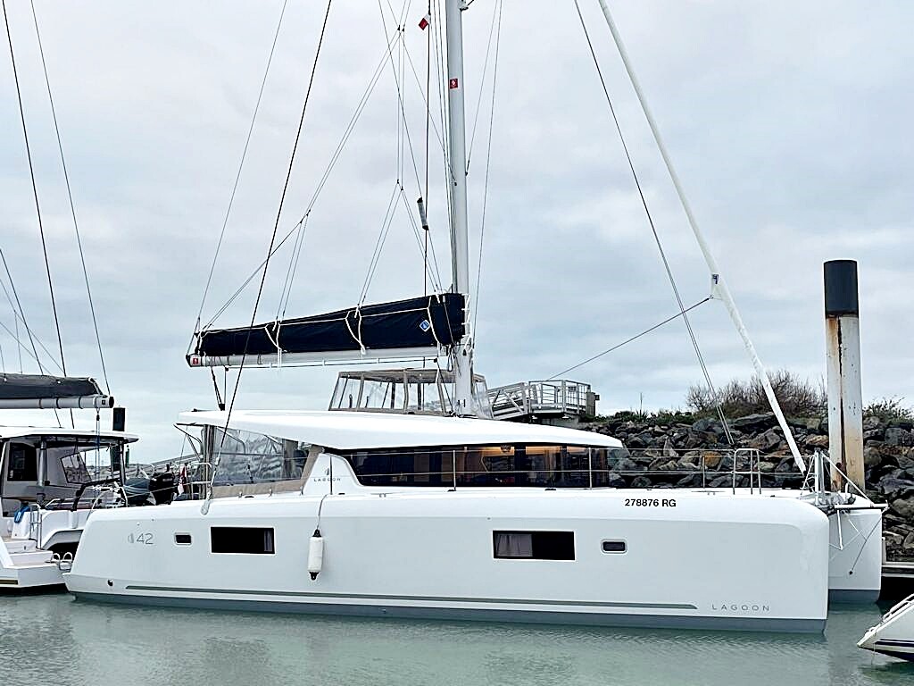 Lagoon 42 OW, Sailing Breeze