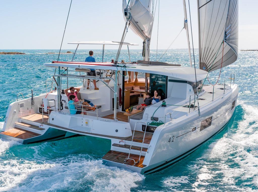 Lagoon 42, Leggiero