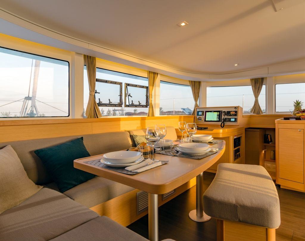 Lagoon 42, Leggiero