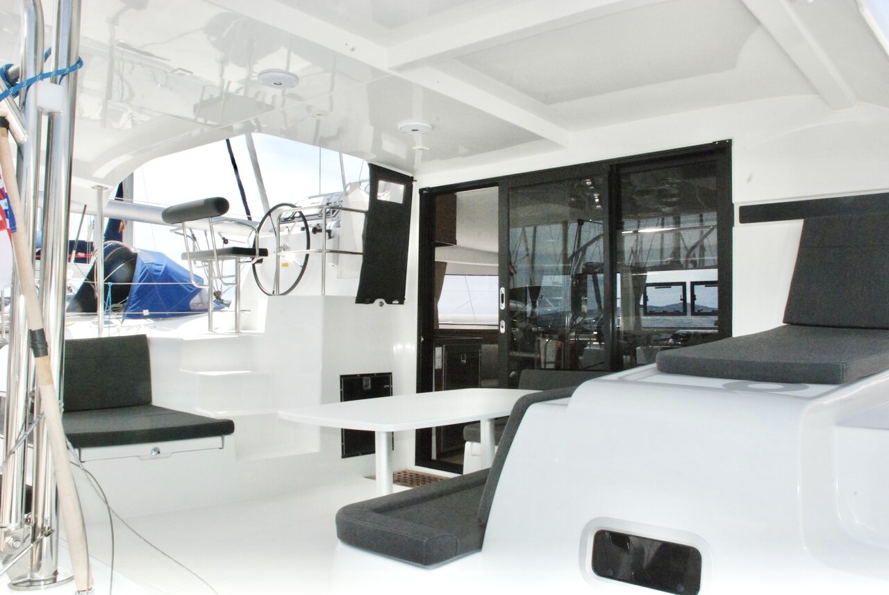 Lagoon 42, Edita