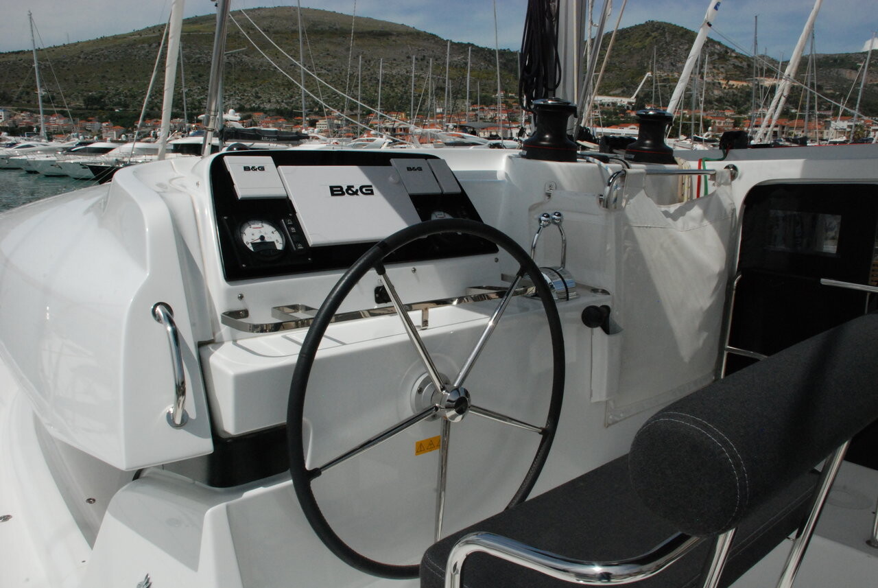 Lagoon 42, Edita