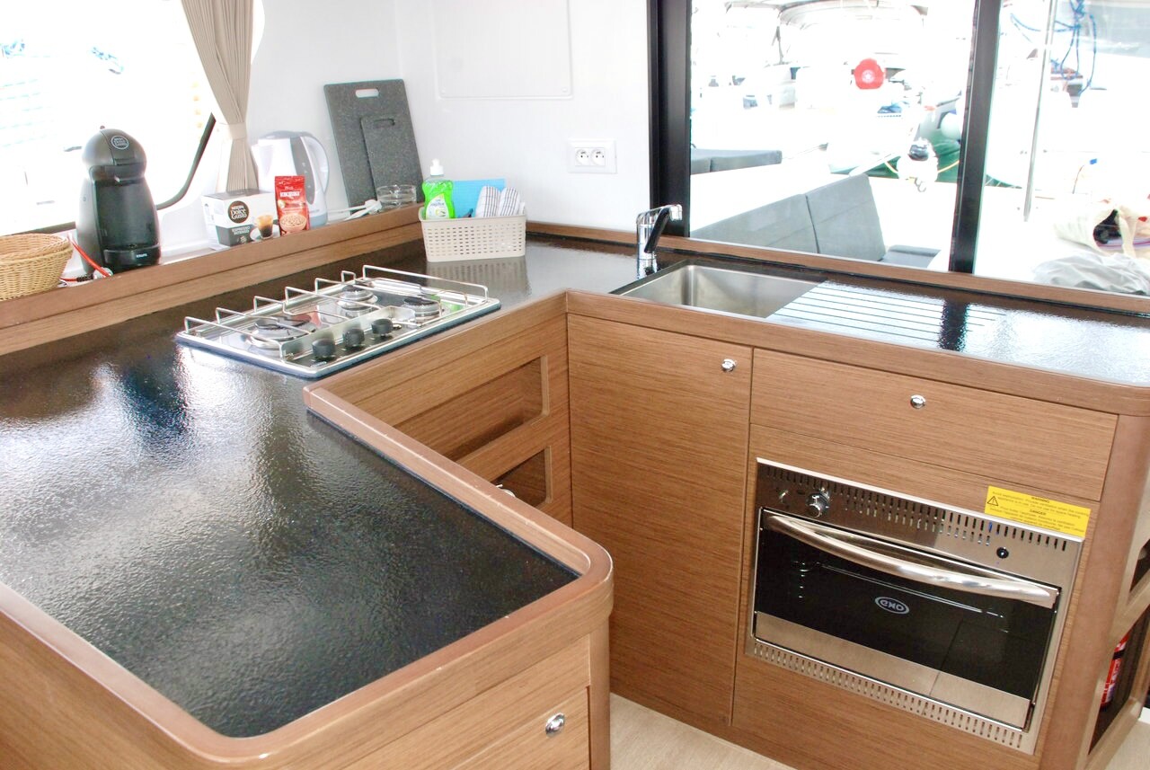 Lagoon 42, Edita
