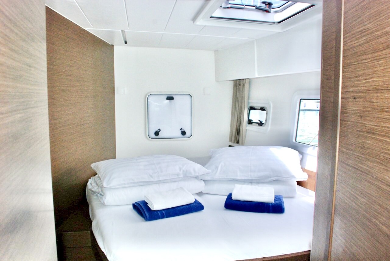 Lagoon 42, Edita