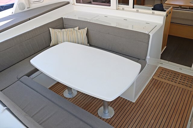 Lagoon 421, Happiness
